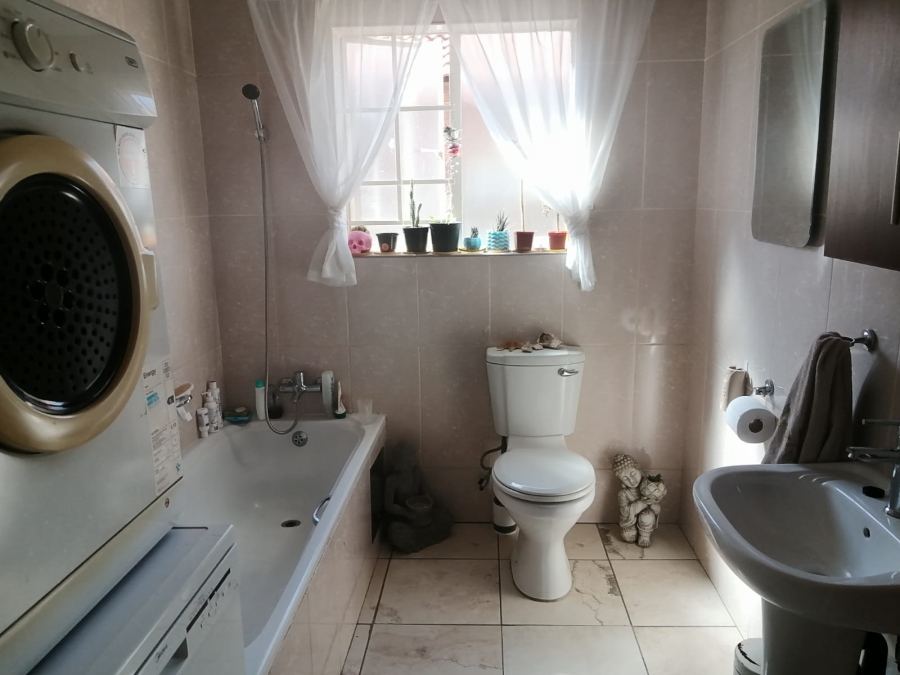 To Let 3 Bedroom Property for Rent in Waterval East North West
